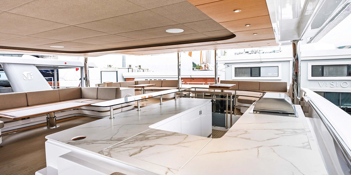 Аренда катамарана на солнечных батареях Vision F Yacht ATRAVERSIA во Франции